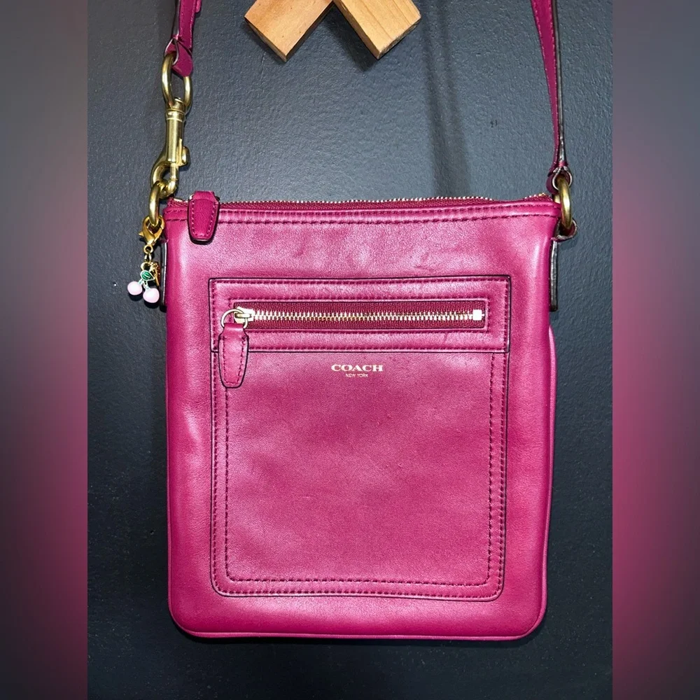 Coach 47989 Legacy Leather
Swingpack Crossbody Bag - Picture 5 of 16